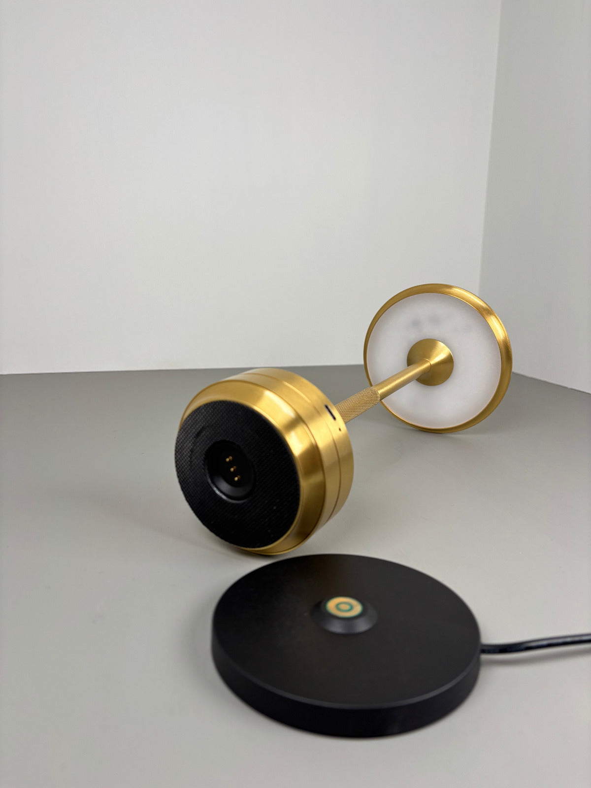 LED-Tischleuchte, gold, Akku, dimmbar