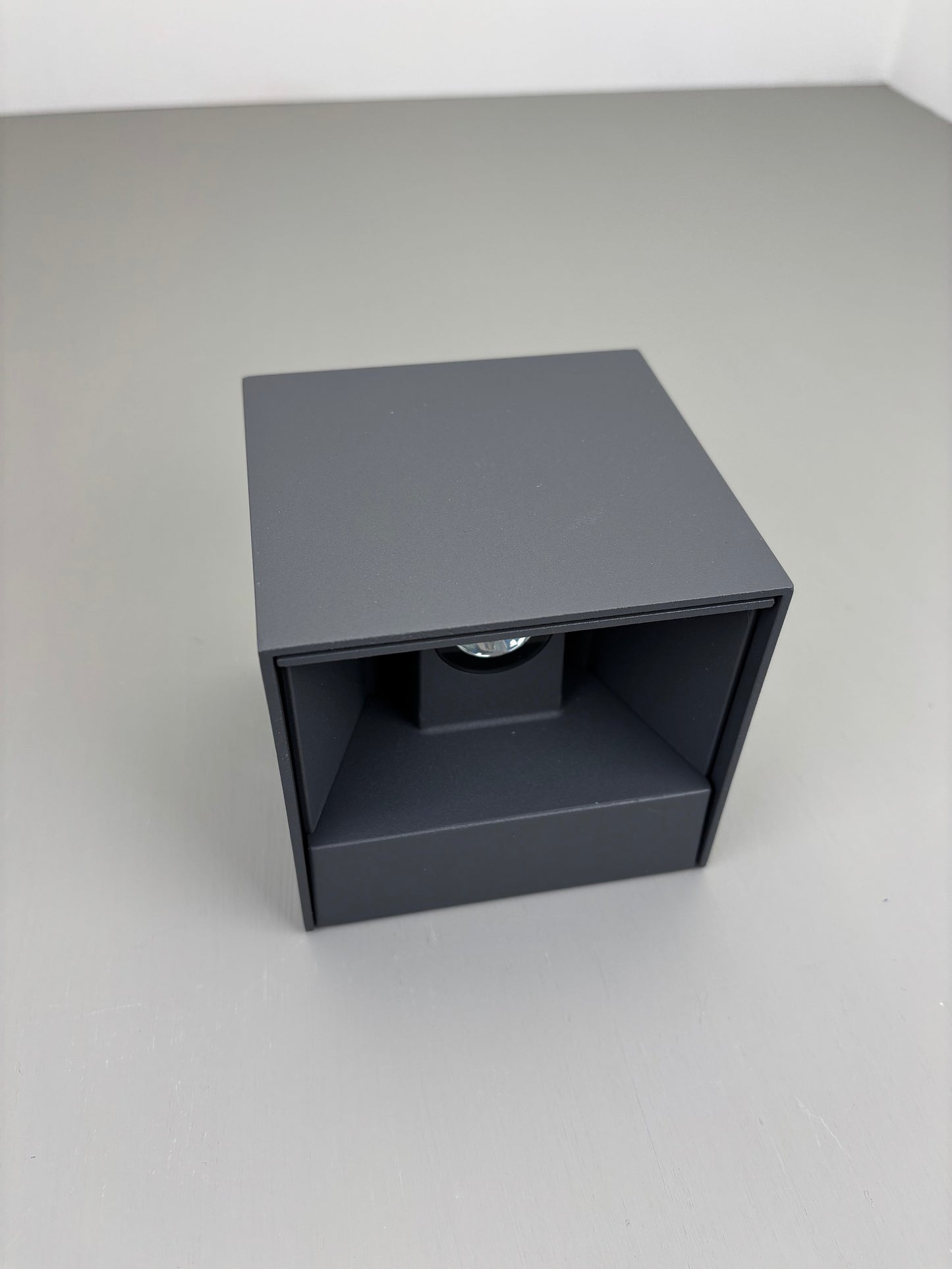 Außenwandleuchte, grau, 2flg. 6W, IP54