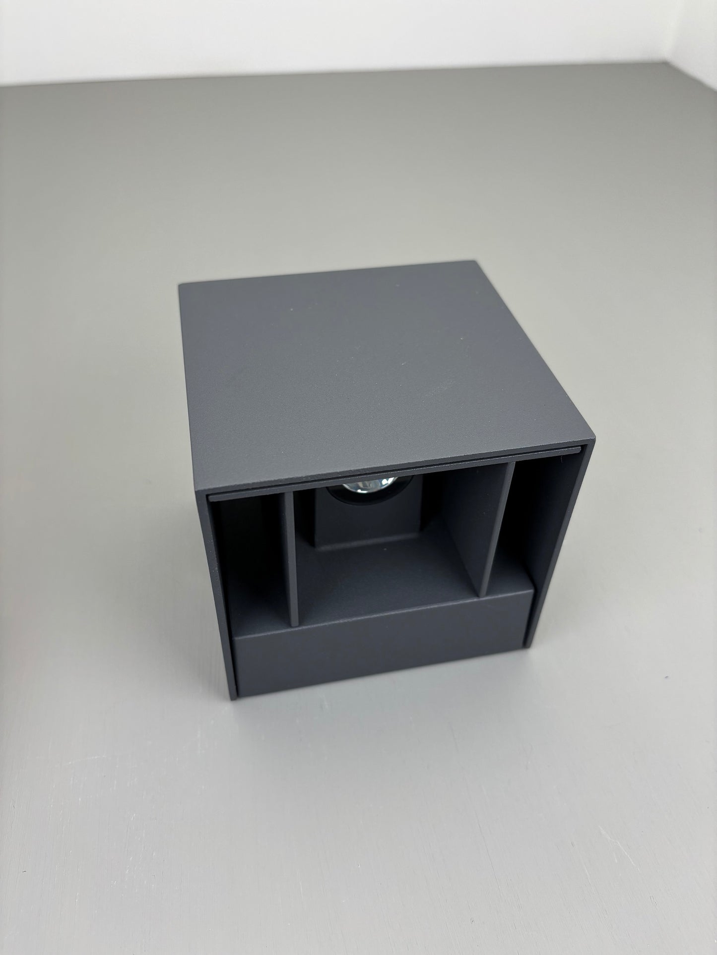 Außenwandleuchte, grau, 2flg. 6W, IP54