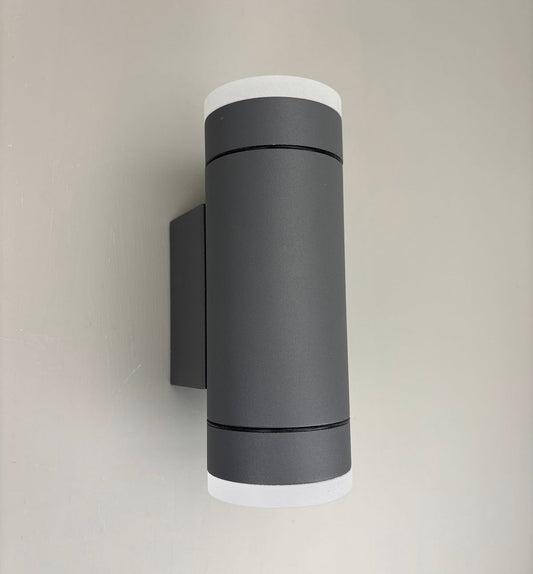 Außenwandleuchte, grau, 2flg., GU10, IP54, milchglas