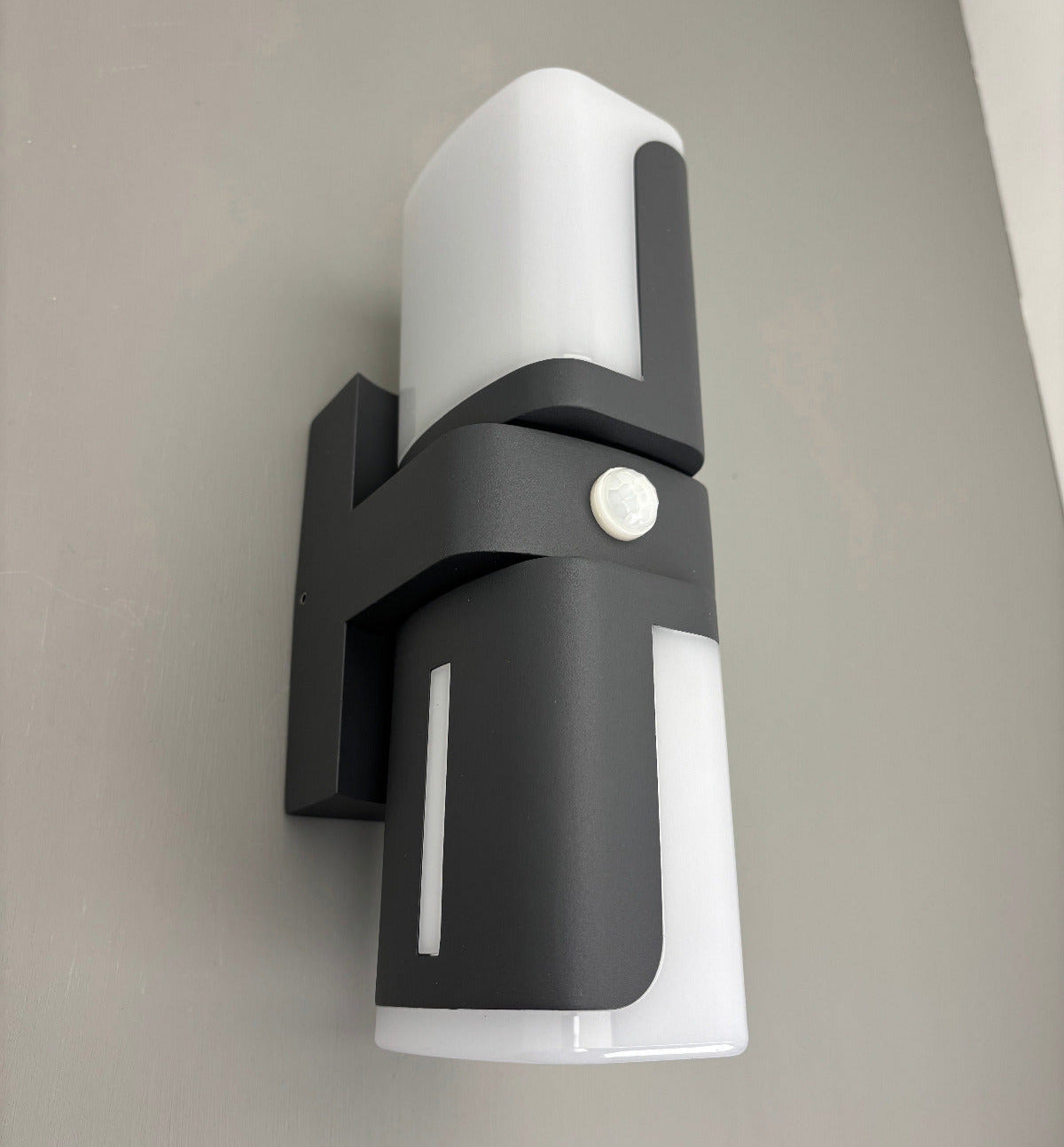Außenwandleuchte drehbar, grau, 2flg. 12.5W, Bewegungsmelder